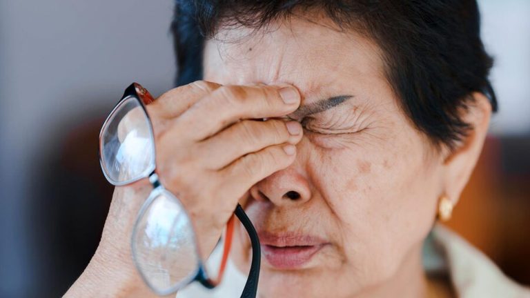 9 FACTS ABOUT MACULAR HOLE THAT YOU DON’T KNOW BUT IMPORTANT FOR YOU (ESPECIALLY IF YOU HAVE ELDERLY PARENTS)